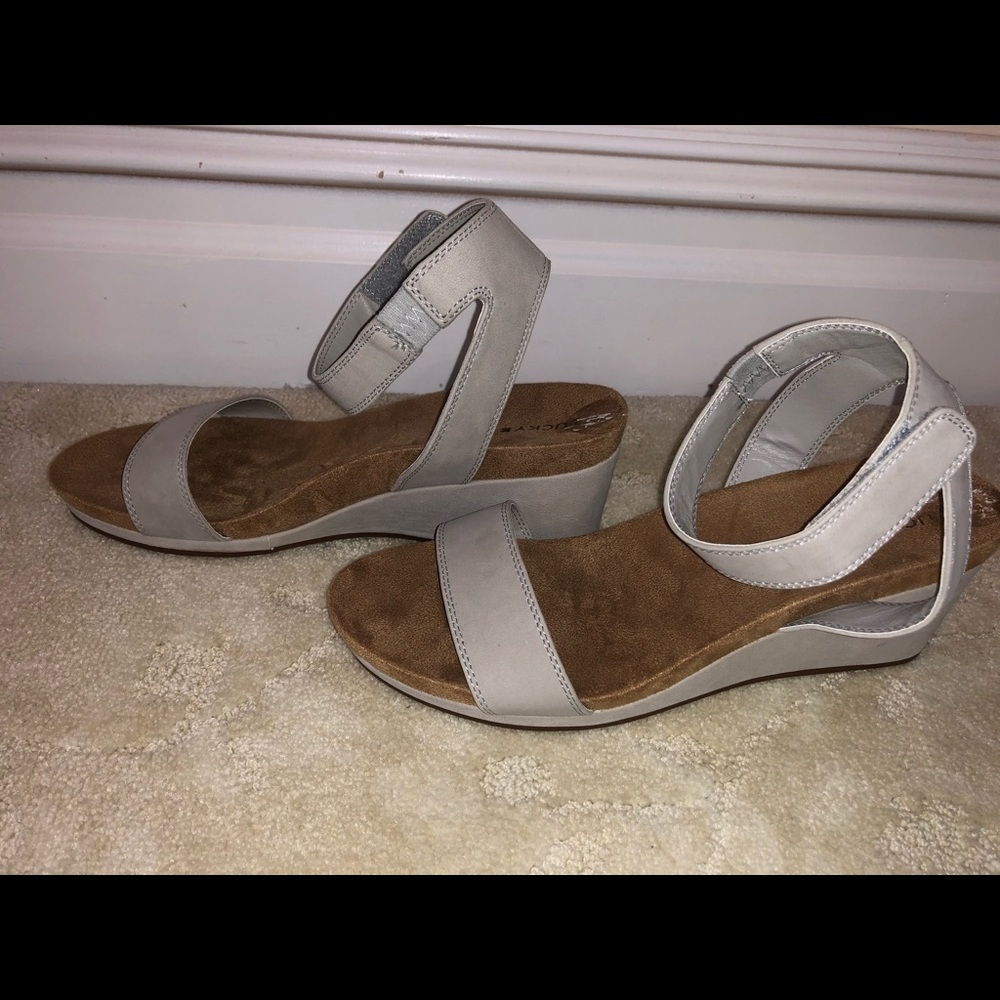 Sandals - Picture 3 of 5